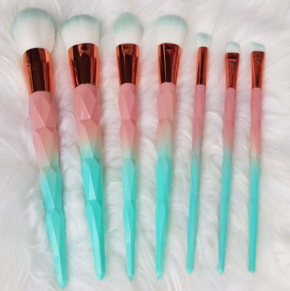 New Beautiful 7 piece teal and rosegold brushes